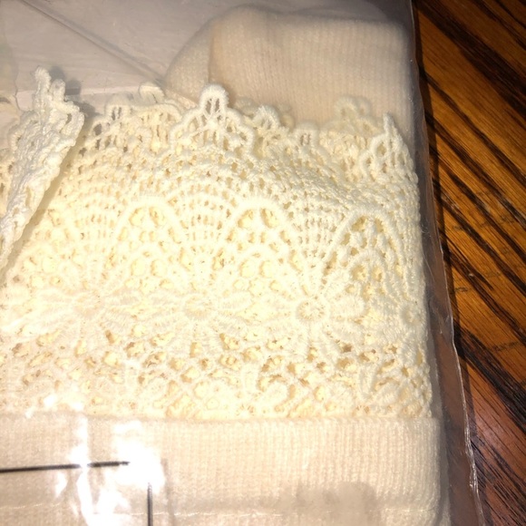 BNIP CW CLASSICS SIZE MEDIUM IVORY  LONG SLEEVE LACE TRIMMED SWEATER BUTTON UP - Picture 4 of 6